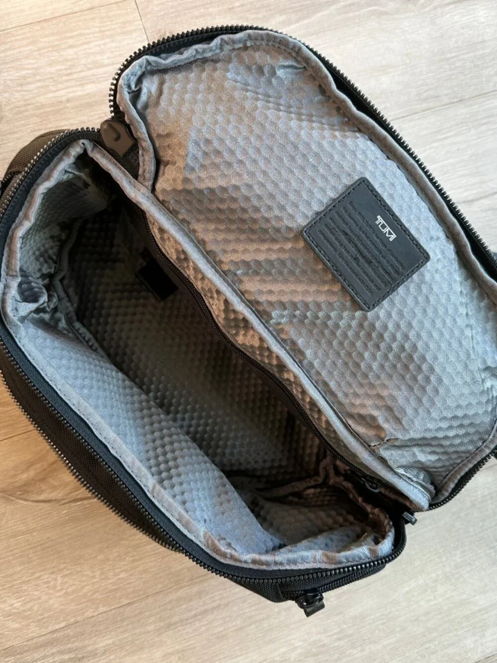 NWOT Tumi Alpha Bravo Kelley Sling Bag - Black